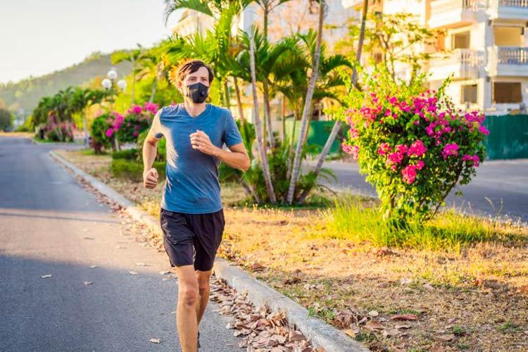 No puedes dejar de usar la mascarilla para hacer footing